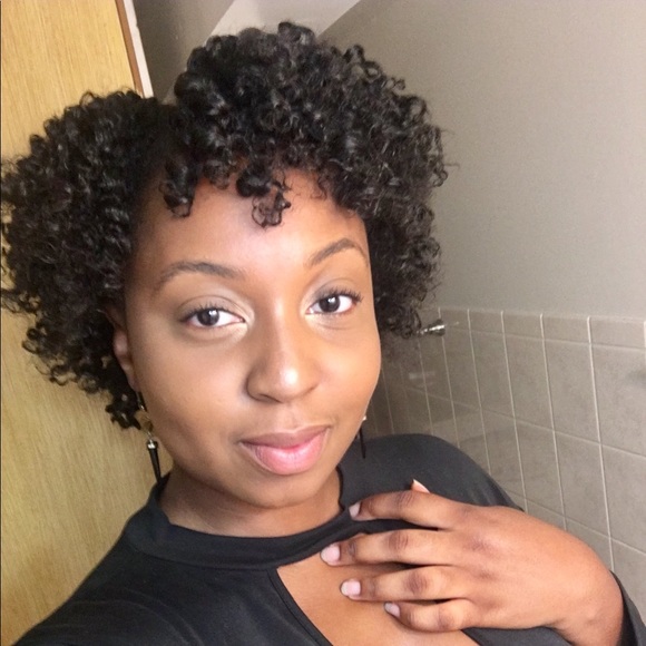 Profile Picture of Jonica Thompson (@jonica11) on Poshmark