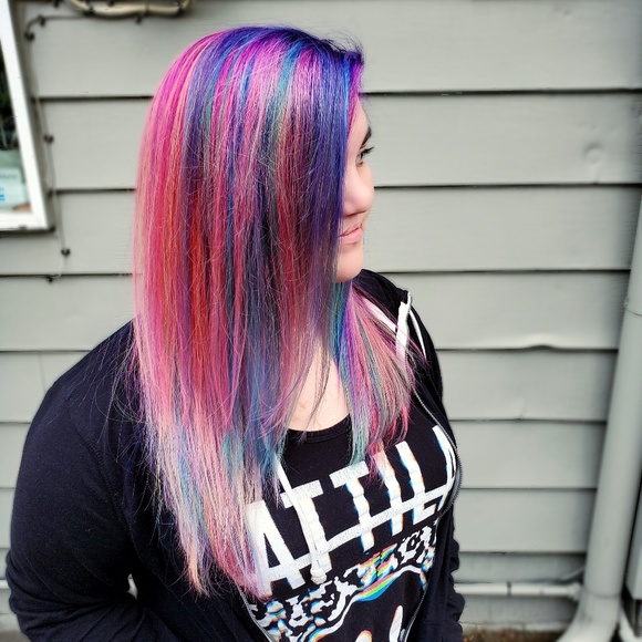 Cameo L - Poshmark Profile Picture of Cameo L (@glittergir1) on Poshmark