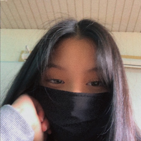 Profile Picture of Carolynn Nguyen (@carolynnknguyen) on Poshmark