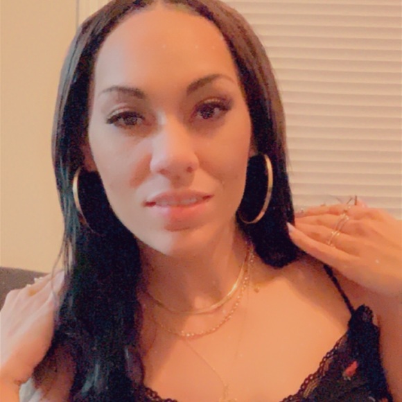 Profile Picture of Brianne Hicks (@brijay1706) on Poshmark
