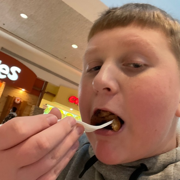 Kevin Toms - Poshmark Profile Picture of Kevin Toms (@kevintoms013) on Poshmark