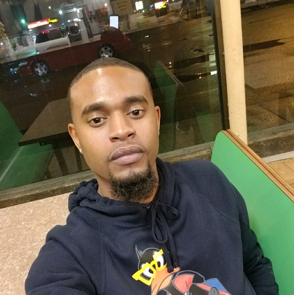 Profile Picture of Richard Ross (@humdangger1) on Poshmark