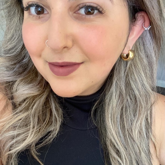 Profile Picture of Chantal Singh (@c__singh) on Poshmark
