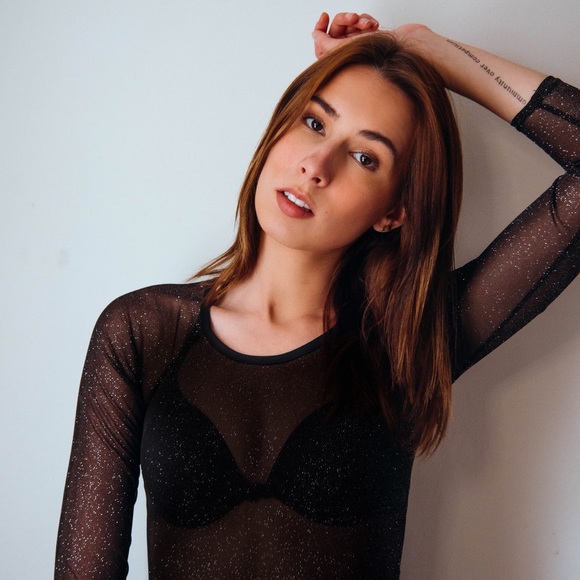 Profile Picture of Em Rowsell (@emrowsell) on Poshmark