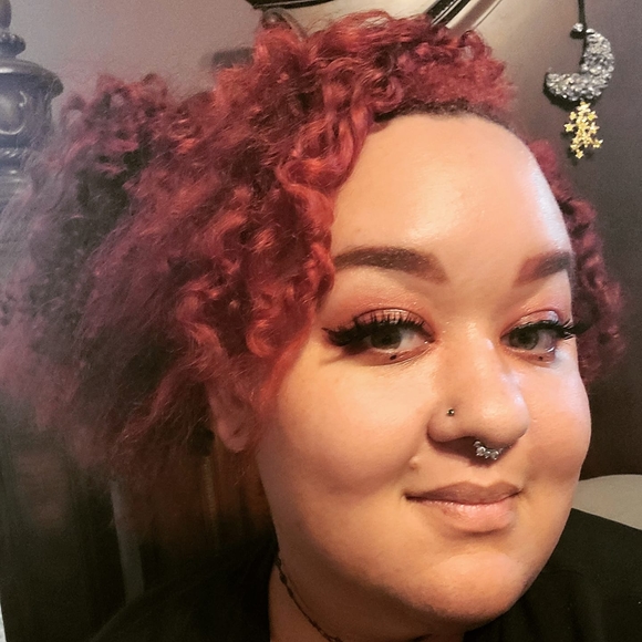 Profile Picture of Rebekah Mazzarella (@bekmazz) on Poshmark