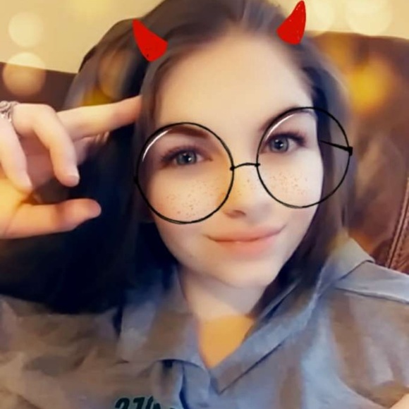 Profile Picture of Kylee Sims (@kyleesims) on Poshmark