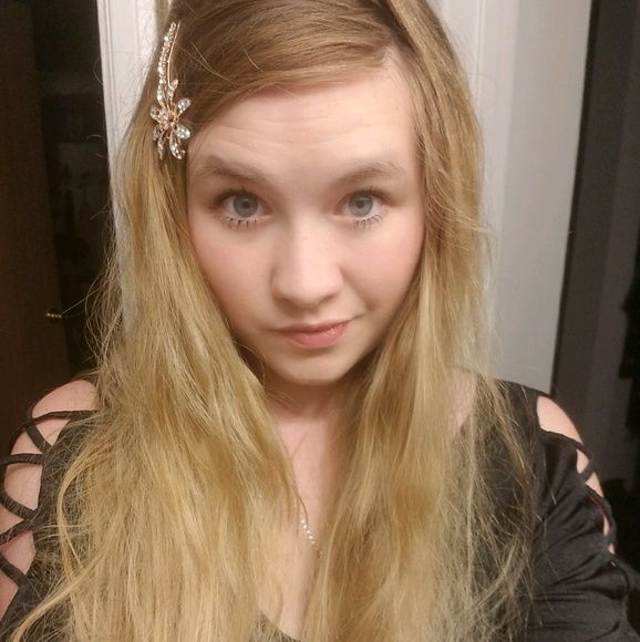 Profile Picture of Laken Tavener (@ltavener100) on Poshmark