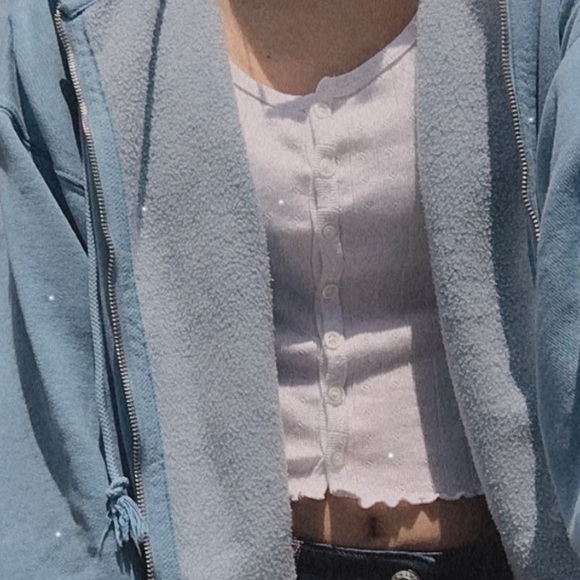 Profile Picture of Maddie Bewick (@madz_shop) on Poshmark