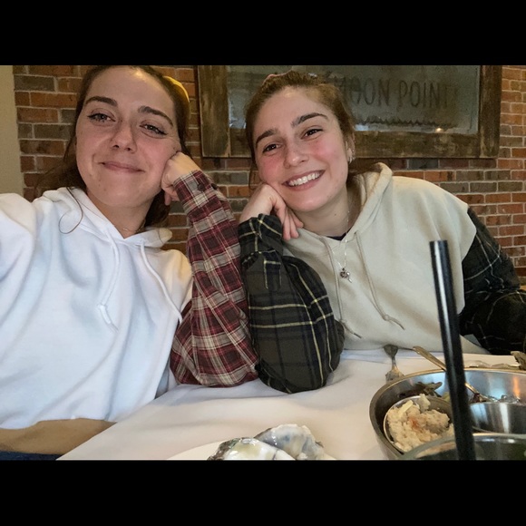 Profile Picture of Ava Simon (@avasimon952) on Poshmark