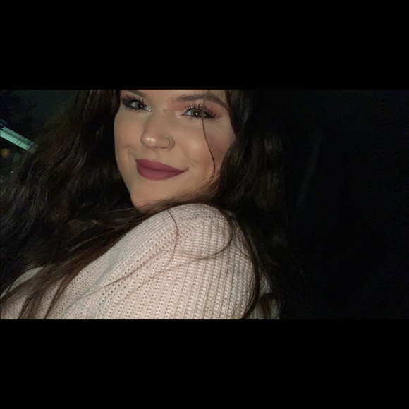 Profile Picture of Elizabeth Haugstad (@lizzy_haug16) on Poshmark