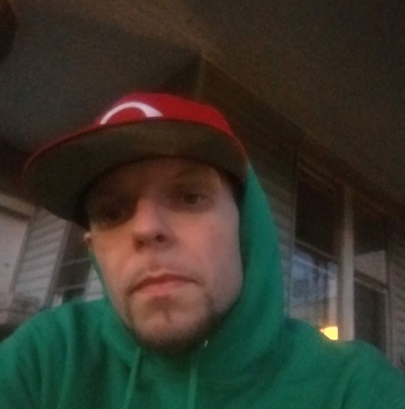 Profile Picture of Robert Caudill (@johnnydropp91) on Poshmark