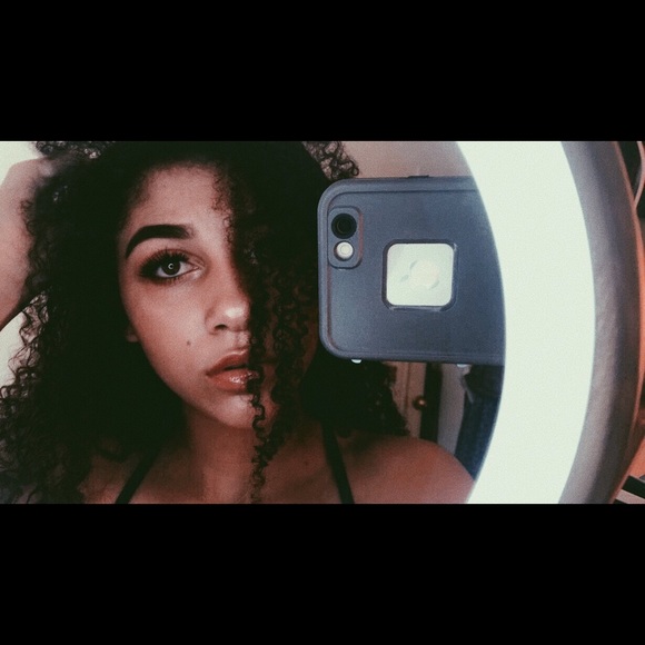 Shay Maruna - Poshmark Profile Picture of Shay Maruna (@shaylmaruna) on Poshmark