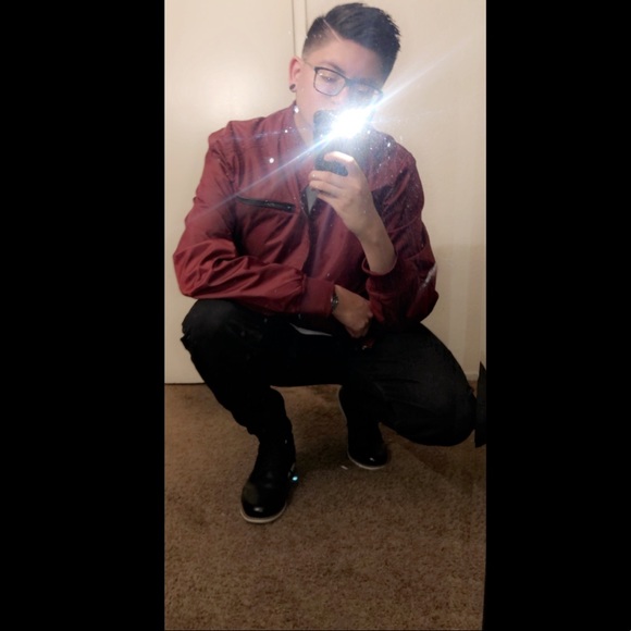 Profile Picture of David Lopez (@dayved93) on Poshmark