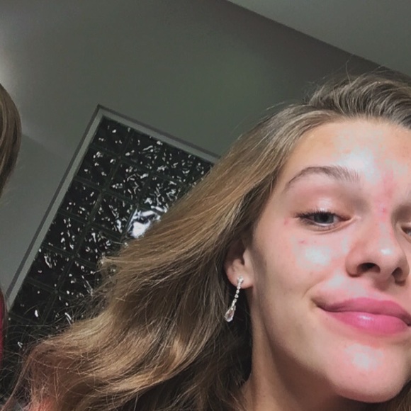 Profile Picture of Libby Williams (@libbyjwnz) on Poshmark