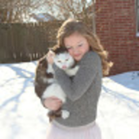 Profile Picture of Addison Stone (@addison0130) on Poshmark