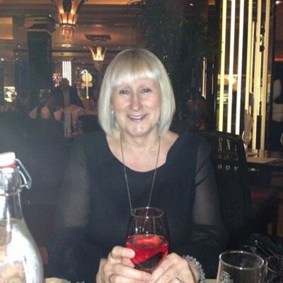 Profile Picture of Denise Thompson (@DeesTropicLeeds) on Twitter