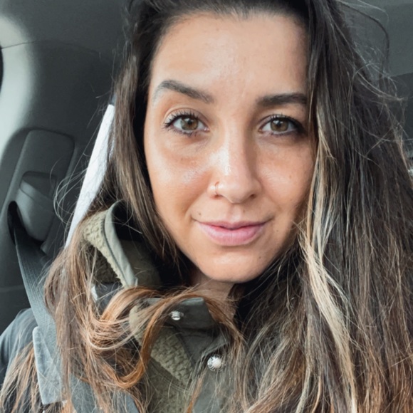 Profile Picture of Cathryn Bonitz (@cathrynbonitz) on Poshmark