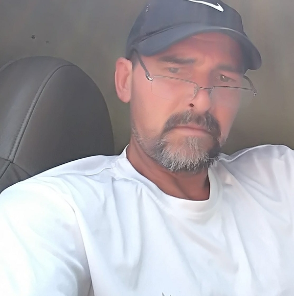 Profile Picture of Robert Ravan (@ravanrob) on Poshmark