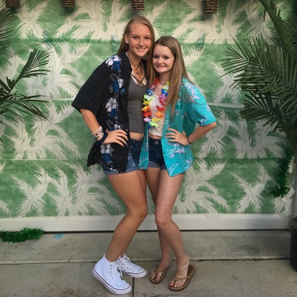 Profile Picture of Maeve Stickell (@maeve_stickell) on Poshmark