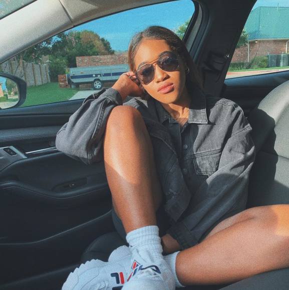 Rachel Archangel - Poshmark Profile Picture of Rachel Archangel (@rachelarchangel) on Poshmark