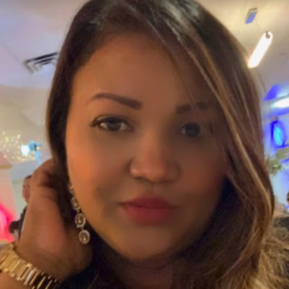 Profile Picture of Ada Ada (@adagc1984) on Poshmark