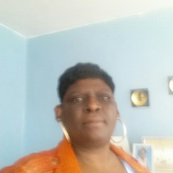 Profile Picture of Robin Mullen (@byrd7568) on Poshmark