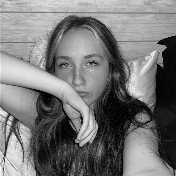 Sophia Berarducci - Poshmark Profile Picture of Sophia Berarducci (@sberarducci) on Poshmark