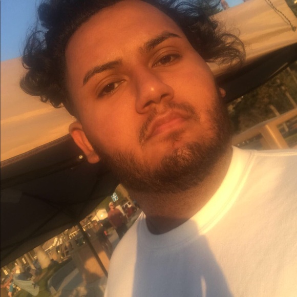 Profile Picture of Nicholas Ruiz (@nicklahavas) on Poshmark