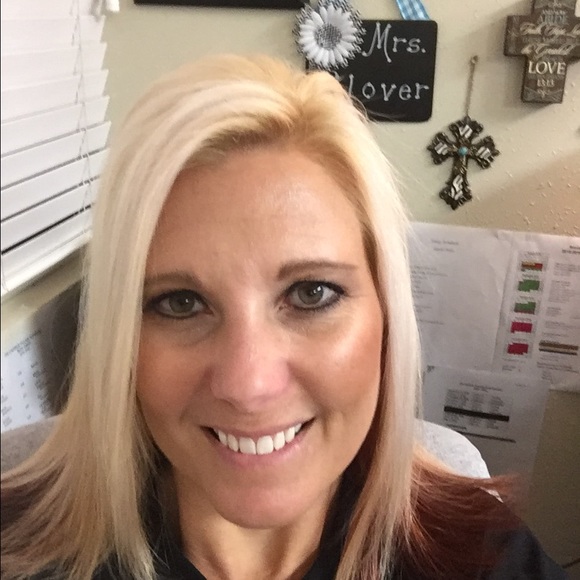 Profile Picture of Michelle Glover (@bettyglover) on Poshmark