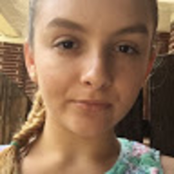 Profile Picture of Hannah Bates (@bemyminionnn) on Poshmark