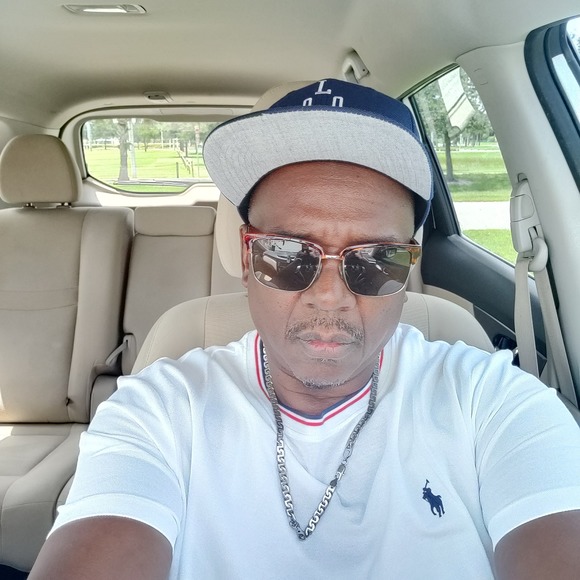 Omar octavius Glenn - Poshmark Profile Picture of Omar octavius Glenn (@omaroctavius) on Poshmark