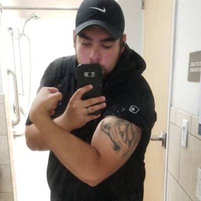 Profile Picture of Andy Perez (@AngryDominoDude) on Twitter