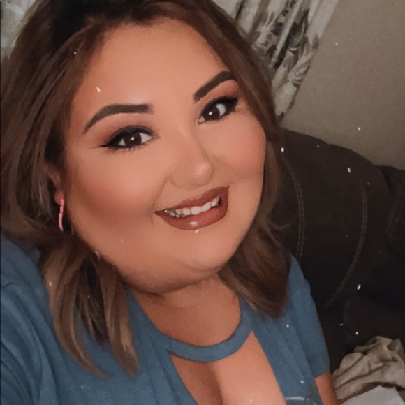 Profile Picture of Alissah Braniff (@alissah_braniff) on Poshmark