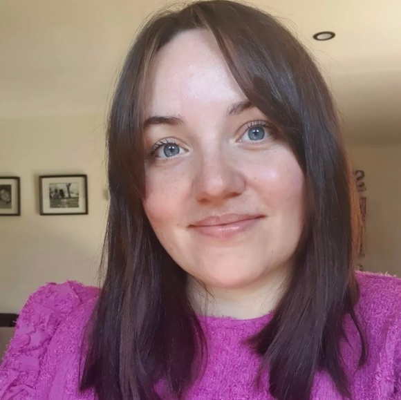 Profile Picture of Alison Windsor (@ali_becoming) on Poshmark