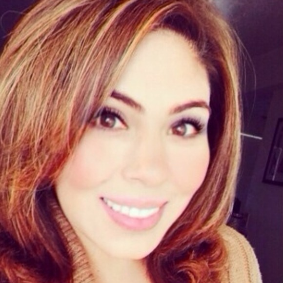 Profile Picture of Janet Robledo (@jrobledo26) on Poshmark