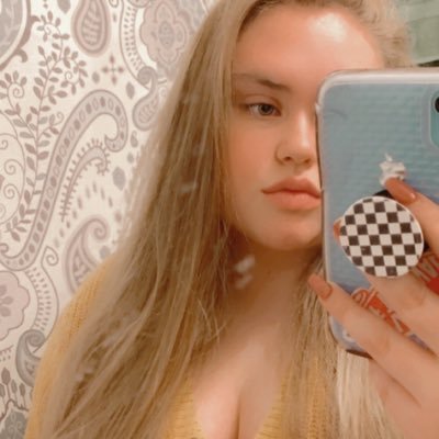 Profile Picture of Mackenzie Brock (@itsnotmacadamia) on Twitter