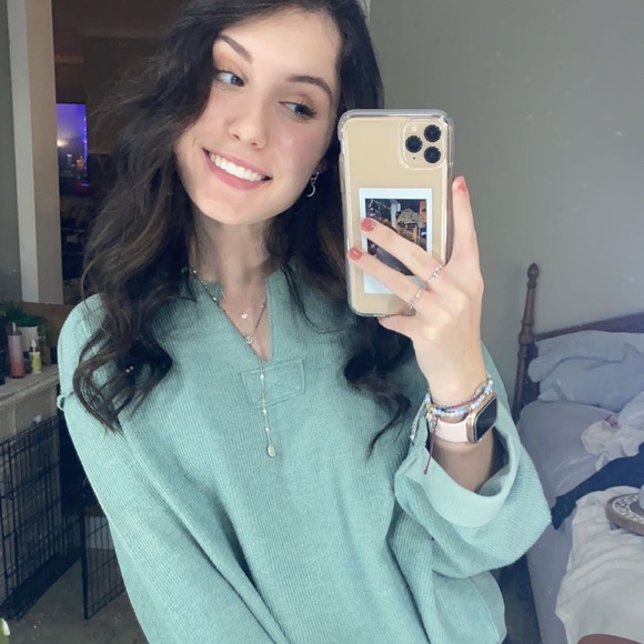 Profile Picture of Jenna Chisholm (@jennachis) on Poshmark