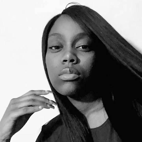 Profile Picture of Tiana Mckenna (@tianamckenna) on Poshmark