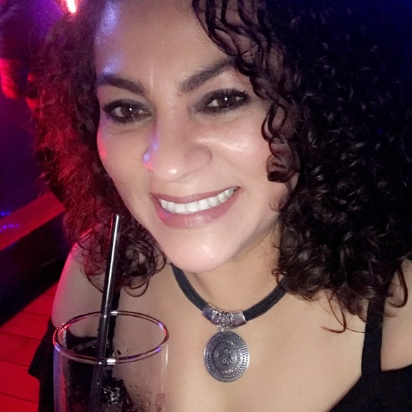 Profile Picture of Lorena Mora (@purple_lorena) on Poshmark