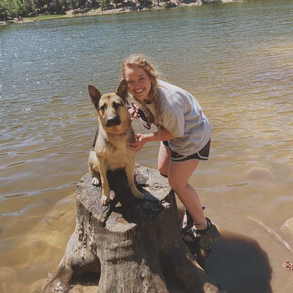 Profile Picture of Natalie Rizen (@natalierizen) on Poshmark