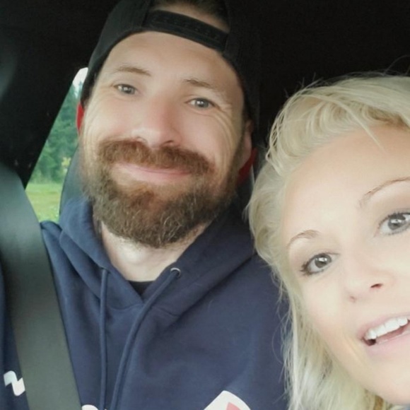 Profile Picture of Jason and amanda Kovack (@jakovack) on Poshmark