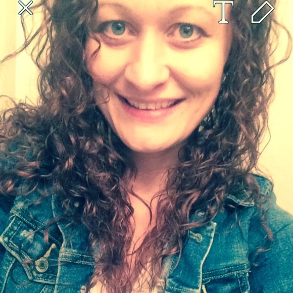 Profile Picture of Amy Craig (@smilie568) on Poshmark