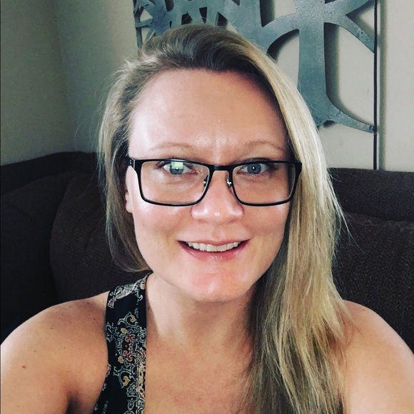 Profile Picture of Stacy English (@stacyne) on Poshmark