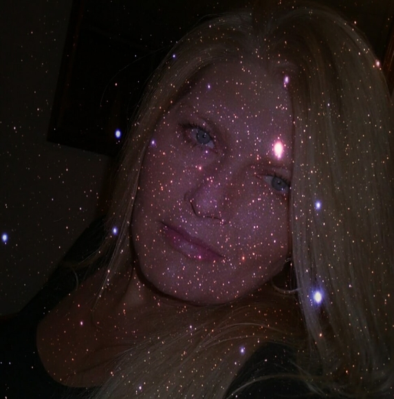 Profile Picture of Joy Frazier (@joysgonenuts) on Poshmark