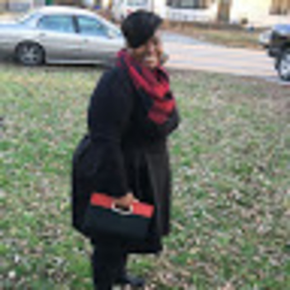 Profile Picture of Sharon Kyles (@sharonkyles36) on Poshmark