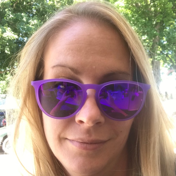 Profile Picture of Julia Woodruff (@jwoodruff1207) on Poshmark