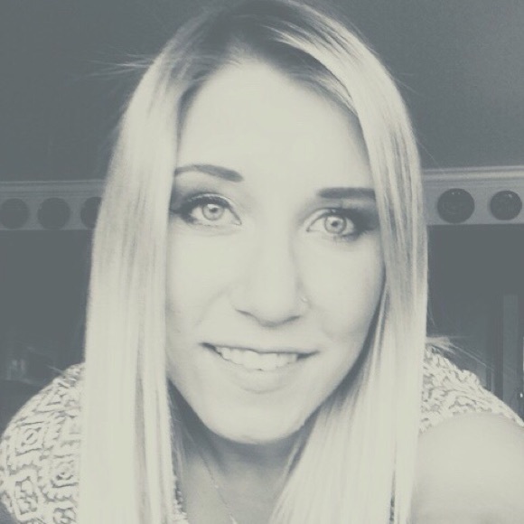 Profile Picture of Olya Vanderbeek (@olya0809) on Poshmark