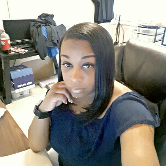 Profile Picture of Tammy Williams (@joulevette11) on Poshmark