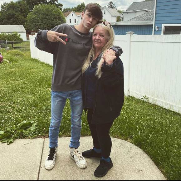 Profile Picture of Cadden Kucek (@caddenkucek) on Poshmark