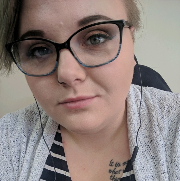 Profile Picture of Alex Byers (@alexanbyers) on Poshmark